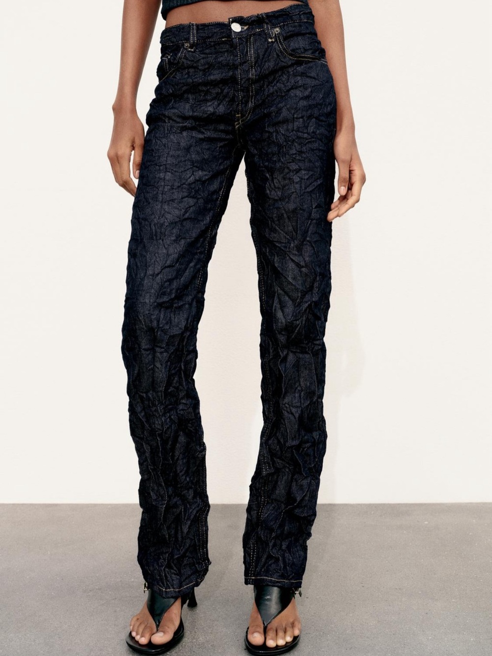 Zara mid waist wrinkle effect jeans, stretching